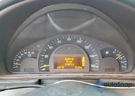 2004 Mercedes-Benz C 240 z USA, uszkodzony, nr VIN WDBRF61J04A555030